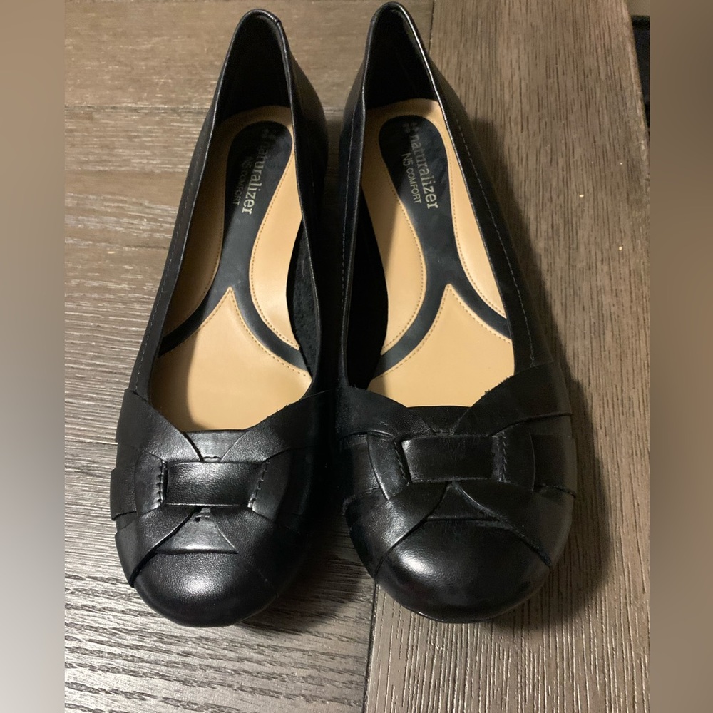 Naturalizer black flats size 9 like new
